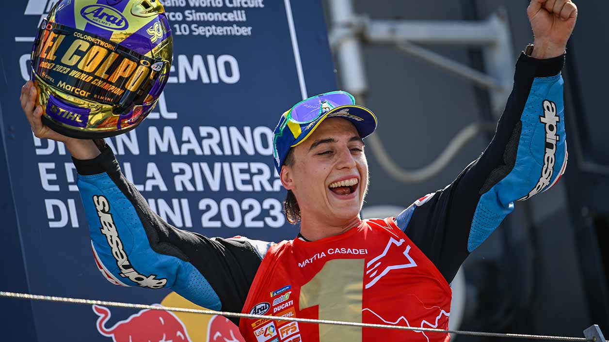 Campeonato Mundial FIM Enel MotoE™ 2023: ¡Mattia Casadei triunfa en eléctrico!