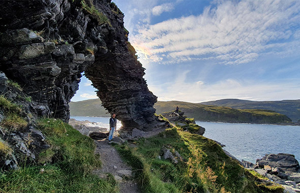 Paesaggio dell'isola di Magerøya in Norvegia, visibili i fiordi sul mare
