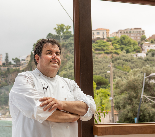 Gennaro Esposito sulla terrazza di Torre del Saracino